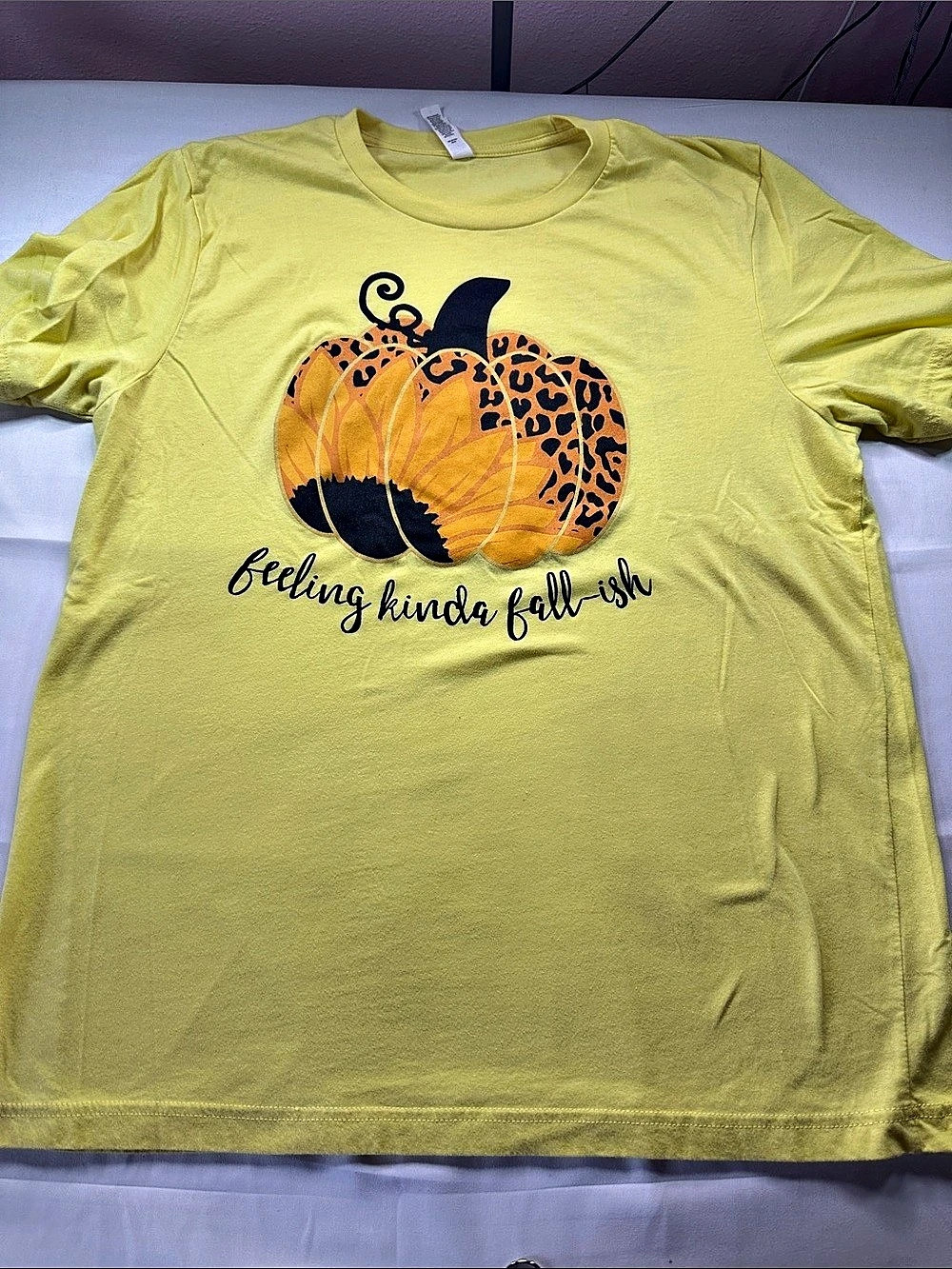Canvas Pumpkin Graphic Tee in Yellow Size XL Like New
